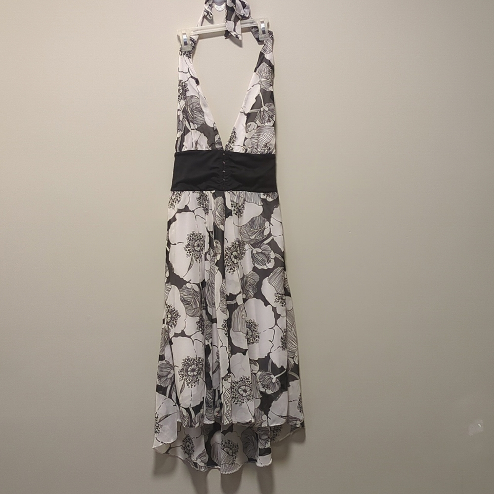 Accomplice Women's Black and White Floral Halter Midi Size Medium Dress
